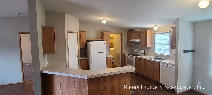 304 Se 4th St - Photo 3 of 27