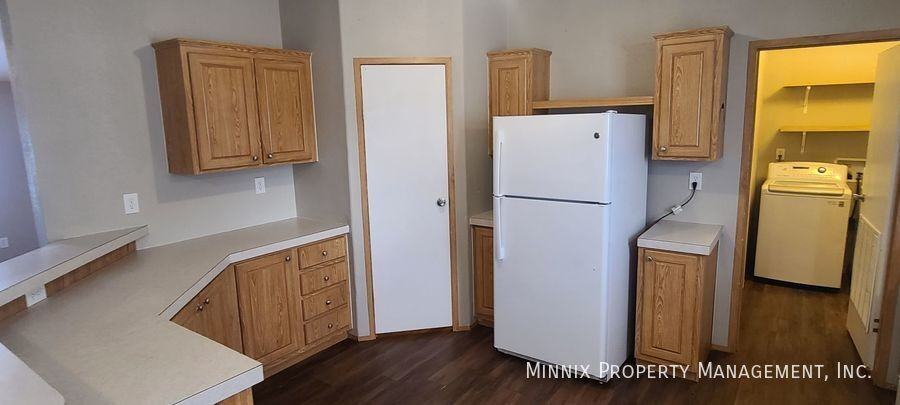 304 Se 4th St - Photo 4 of 27