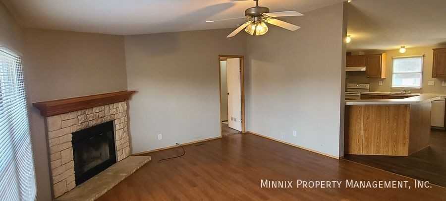 304 Se 4th St - Photo 5 of 27