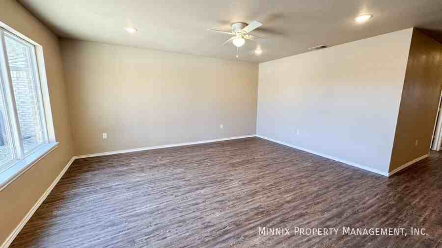 2519 North Avenue P - Photo 2 of 14