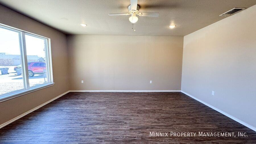 2519 North Avenue P - Photo 3 of 14