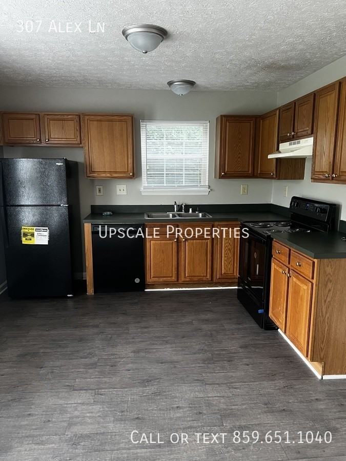 307 Alex Ln - Photo 4 of 17