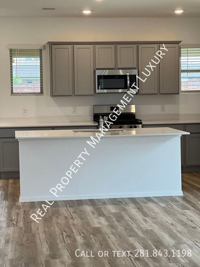 5210 Biscay Cove Lane - Photo 2 of 15