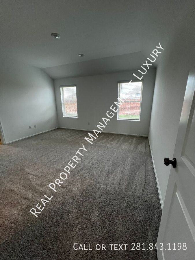 5210 Biscay Cove Lane - Photo 5 of 15