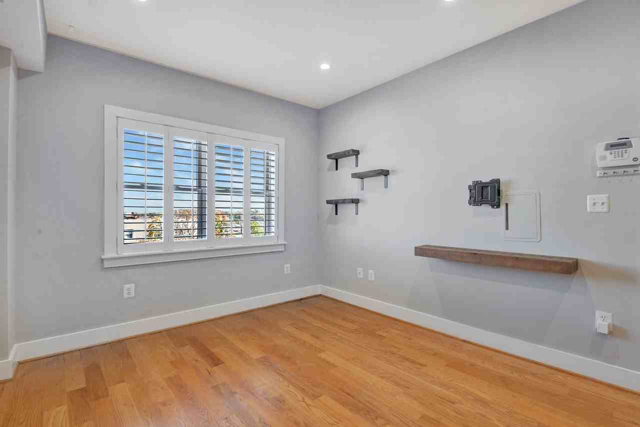 1928 3rd St Ne #4 - Photo 5 of 17