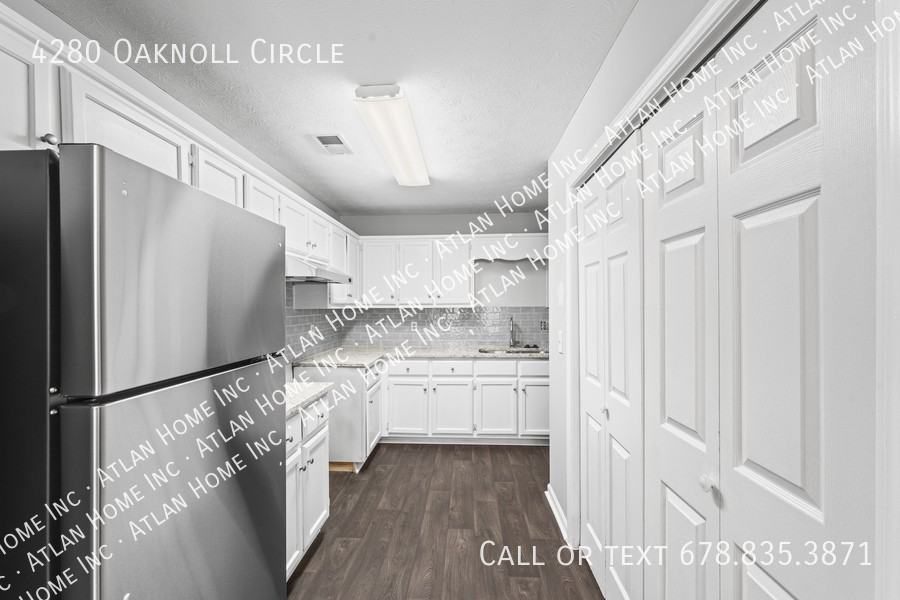 4280 Oaknoll Circle - Photo 2 of 38