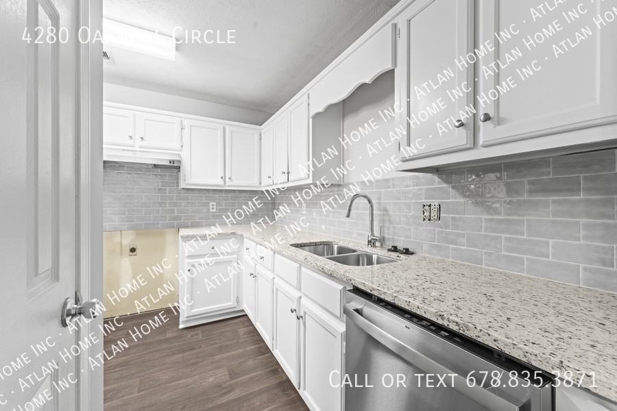 4280 Oaknoll Circle - Photo 4 of 38