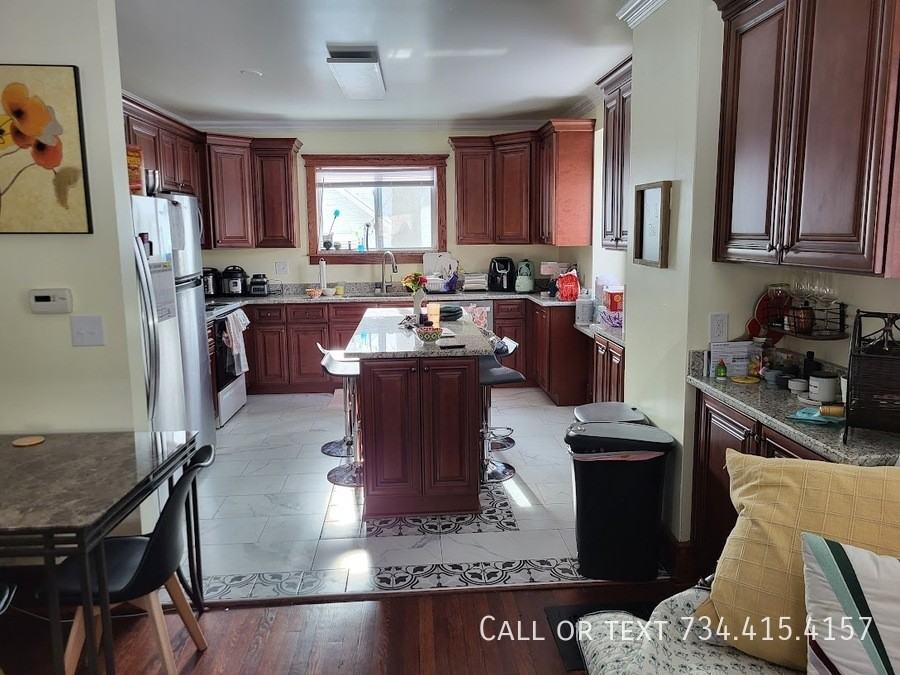 426 S 4th Ave #1 - Photo 4 of 8