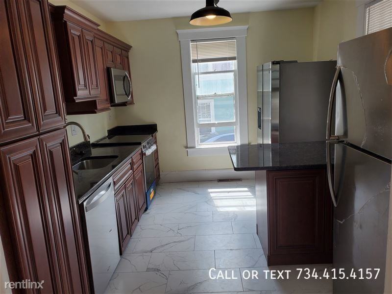 426 S 4th Ave #2 - Photo 4 of 8