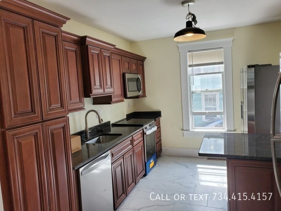 426 South Fourth Avenue #4 - Photo 5 of 8