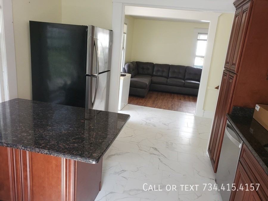 426 South Fourth Avenue #4 - Photo 7 of 8