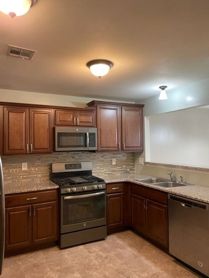 141 Sparrow Rd - Photo 7 of 17