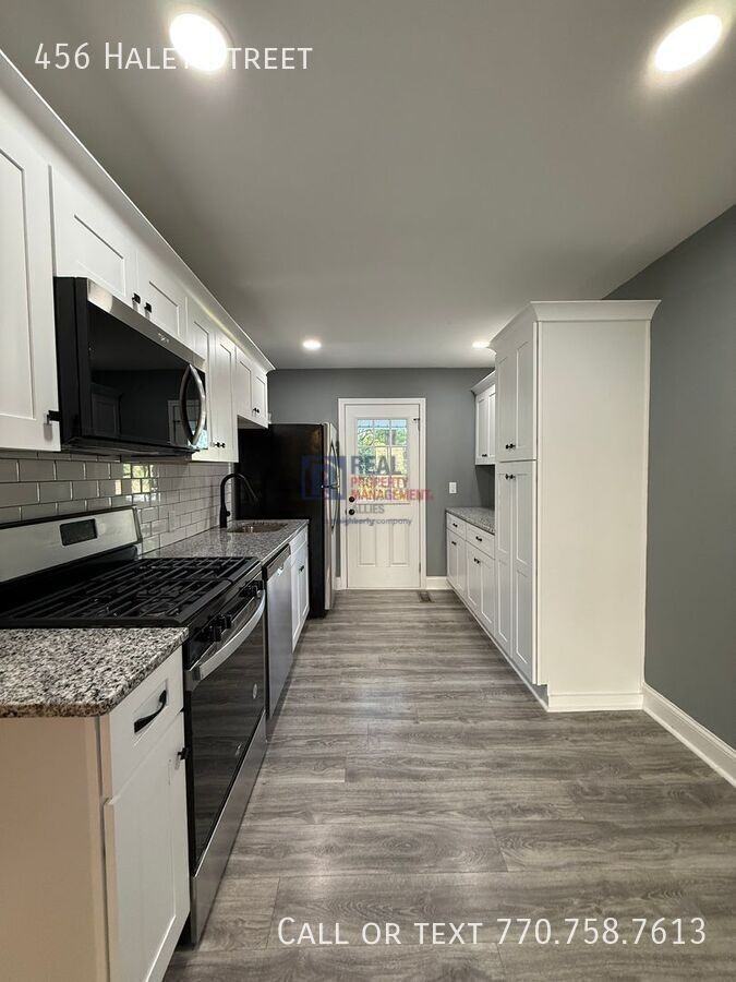 456 Haley St Se - Photo 4 of 10