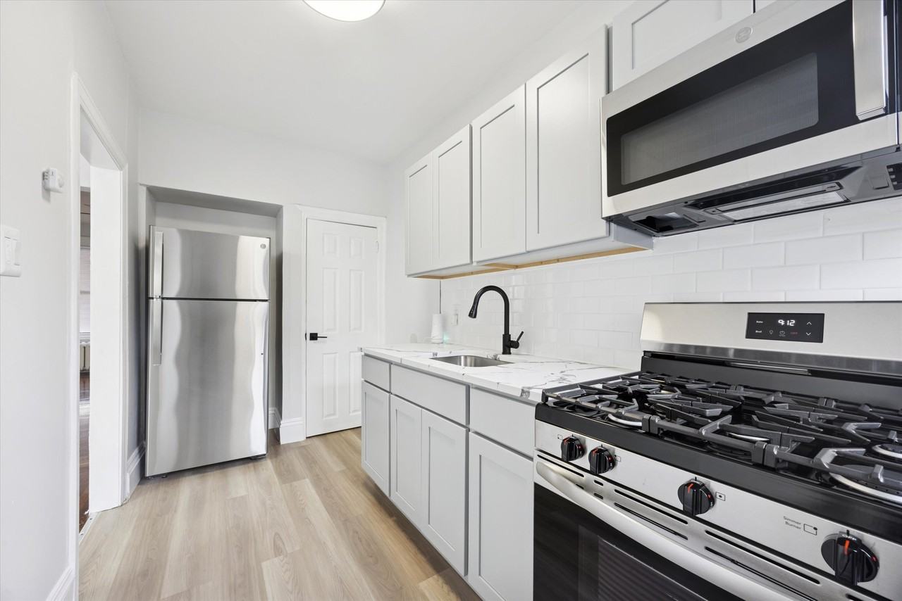 5818 Addison St - Photo 5 of 11