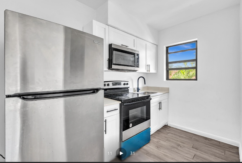 1027 Swstreet #5 - Photo 2 of 6