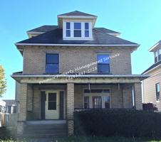 featured image of 922 Winslow Ave