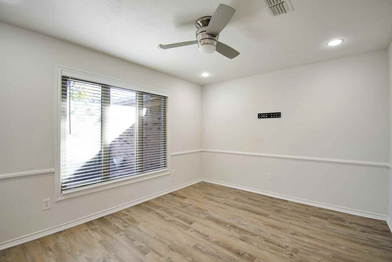 5416 95th Street - Photo 2 of 23