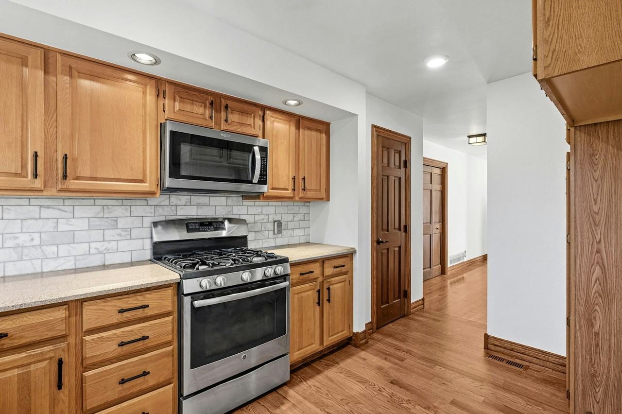 30243 Pine Crest Drive - Photo 7 of 36