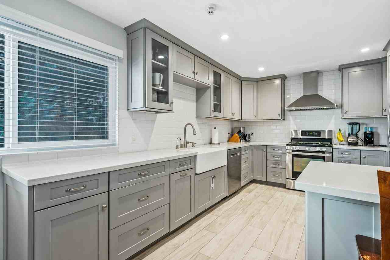 1911 Mathews Avenue, Unit 5 - Photo 4 of 33