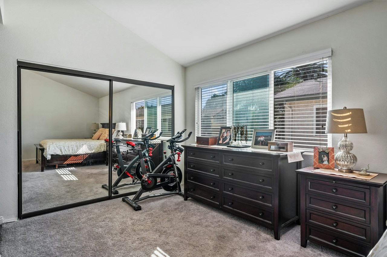 1911 Mathews Avenue, Unit 5 - Photo 7 of 33