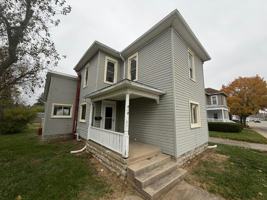 featured image of 418 E Ash St
