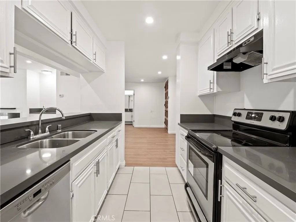 5334 Lindley Avenue, Unit 325 - Photo 3 of 33