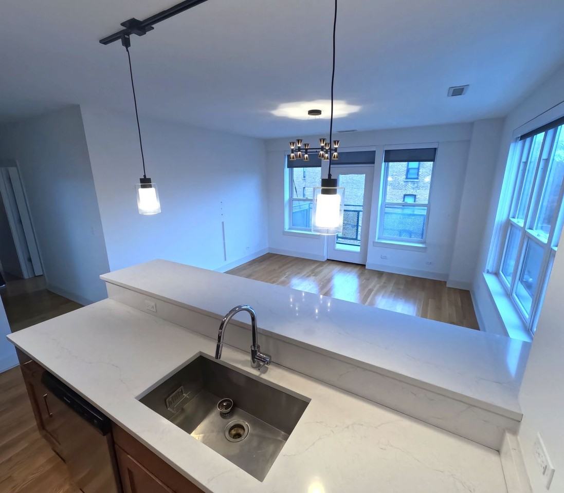 2740 N Spaulding Ave - Photo 2 of 50