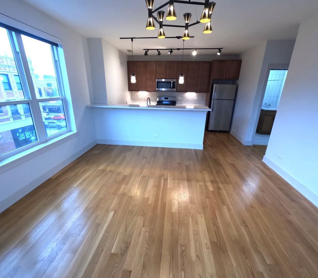 2740 N Spaulding Ave - Photo 4 of 50