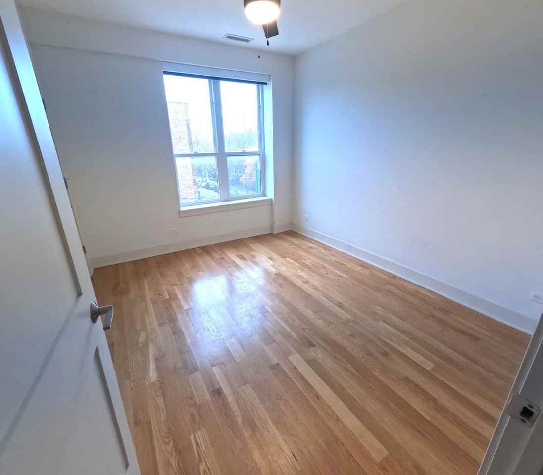 2740 N Spaulding Ave - Photo 6 of 50