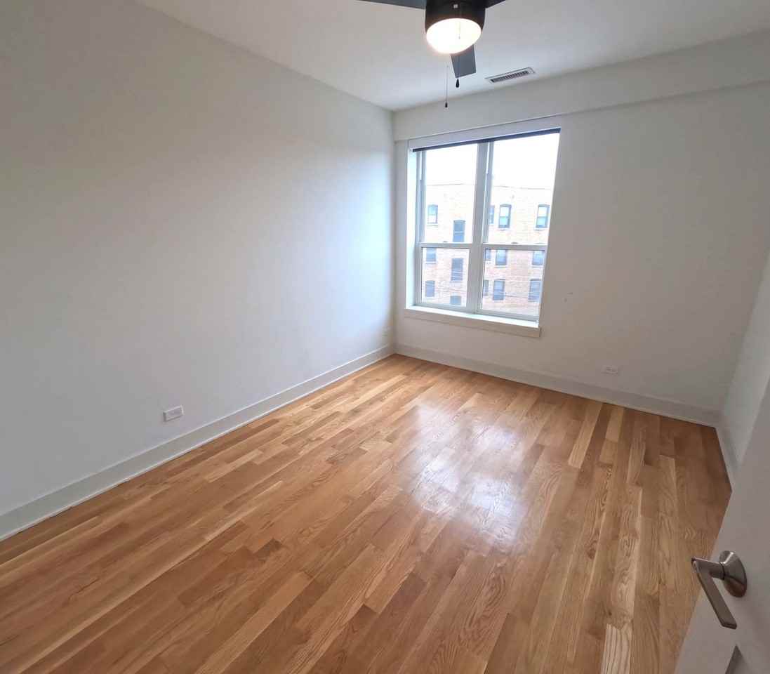 2740 N Spaulding Ave - Photo 7 of 50