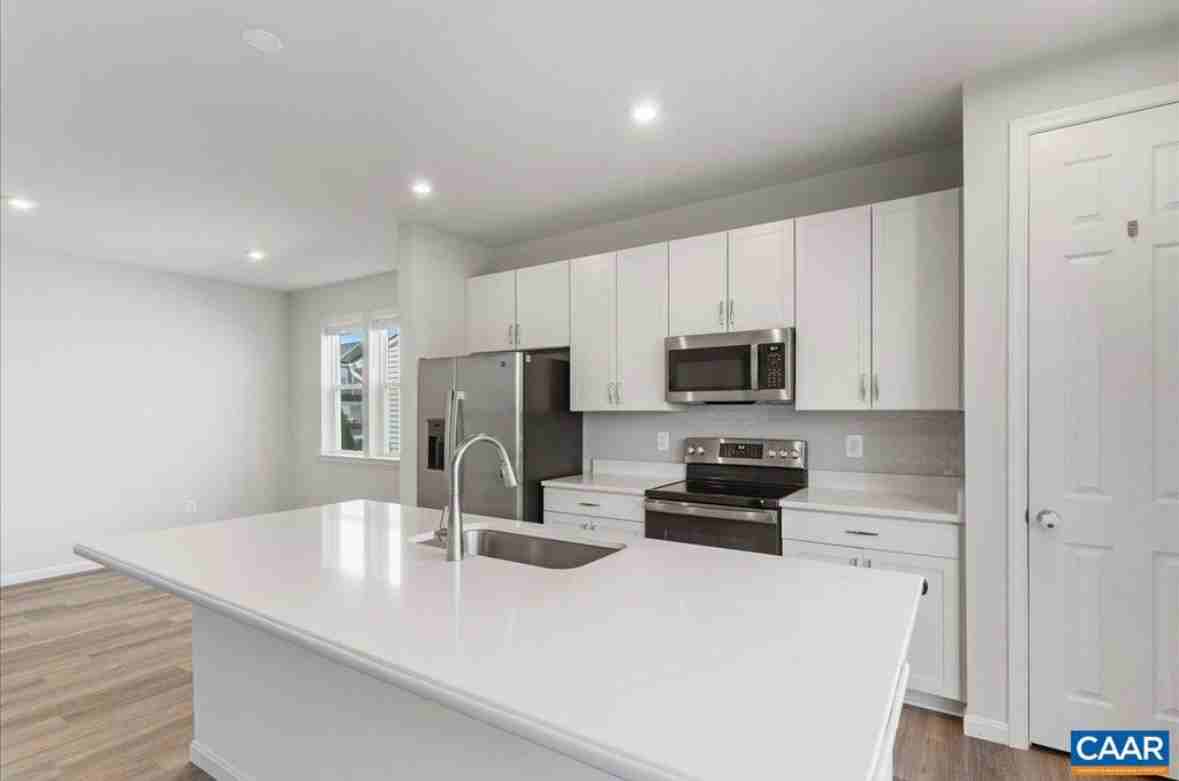 407 Meadows Rd #NA - Photo 3 of 38