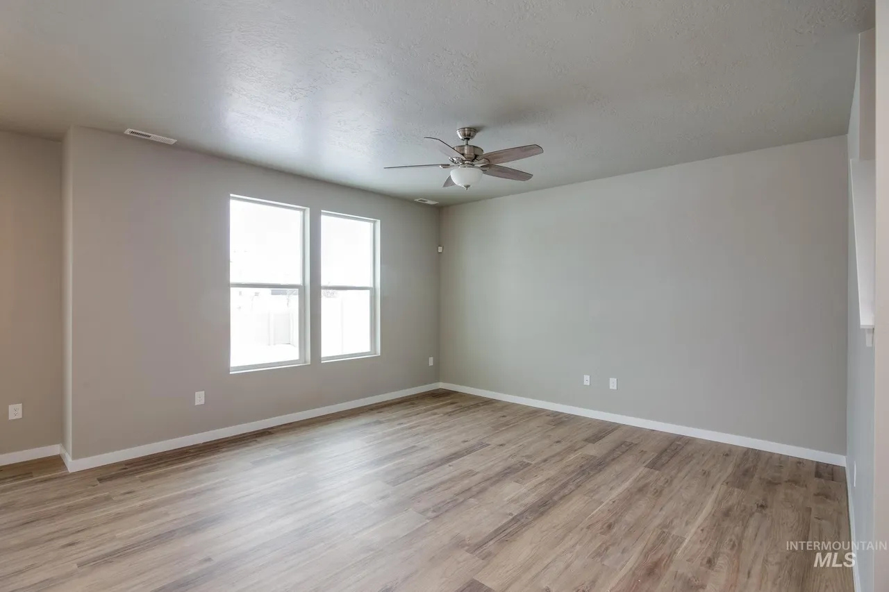 336 S Calf Creek Ave #NA - Photo 6 of 45