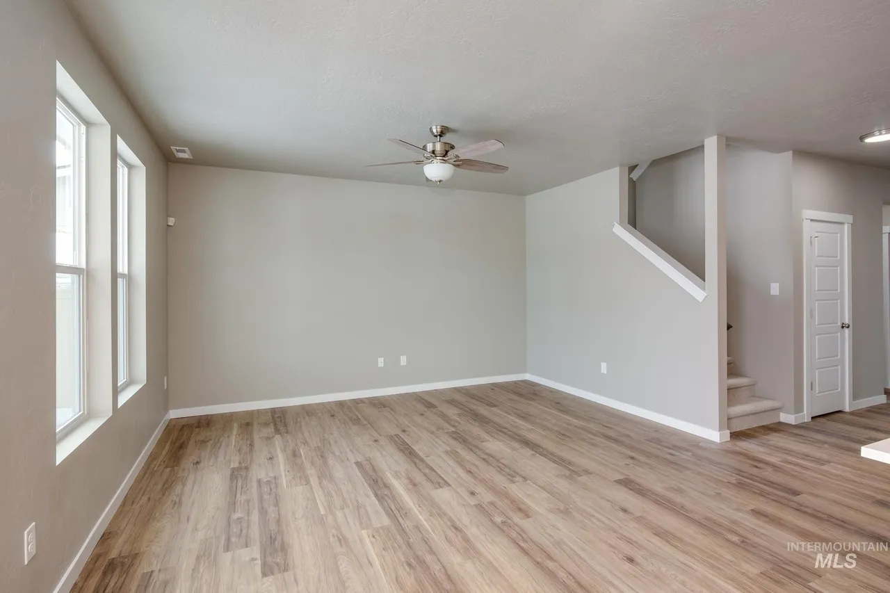 336 S Calf Creek Ave #NA - Photo 7 of 45