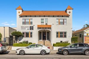 featured image of 643 W 30th St