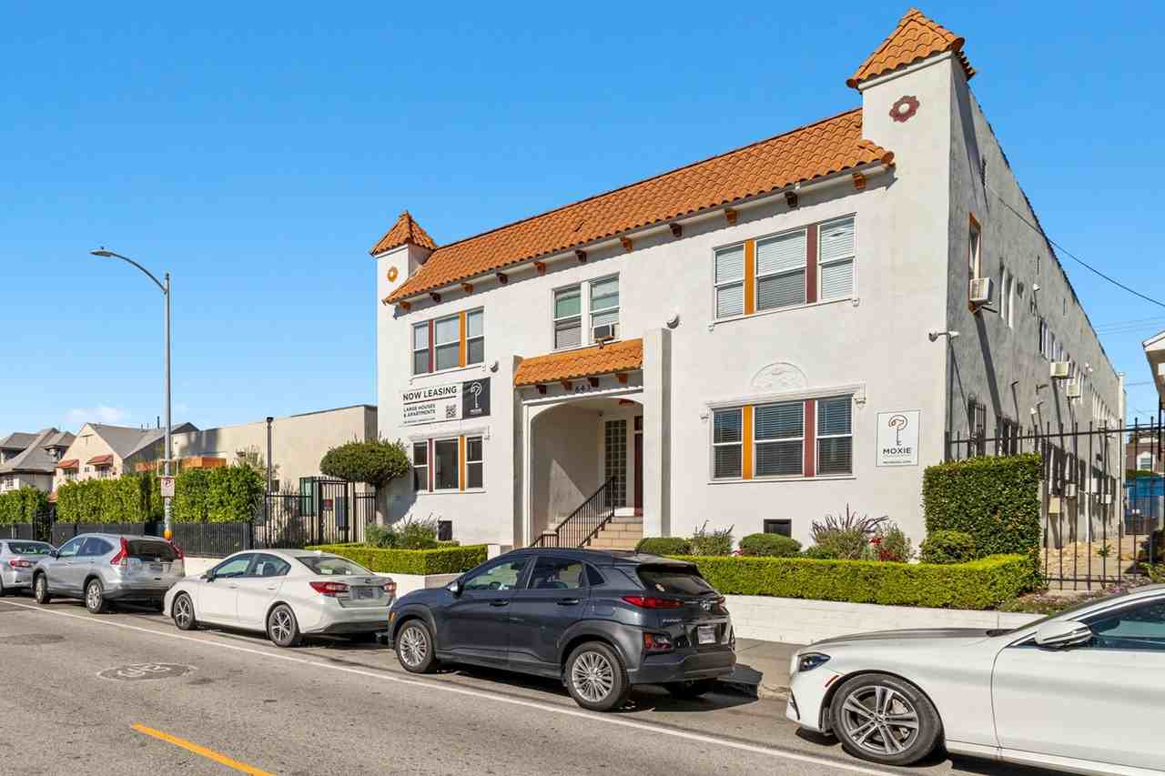 643 W 30th Street - Photo 2 of 19