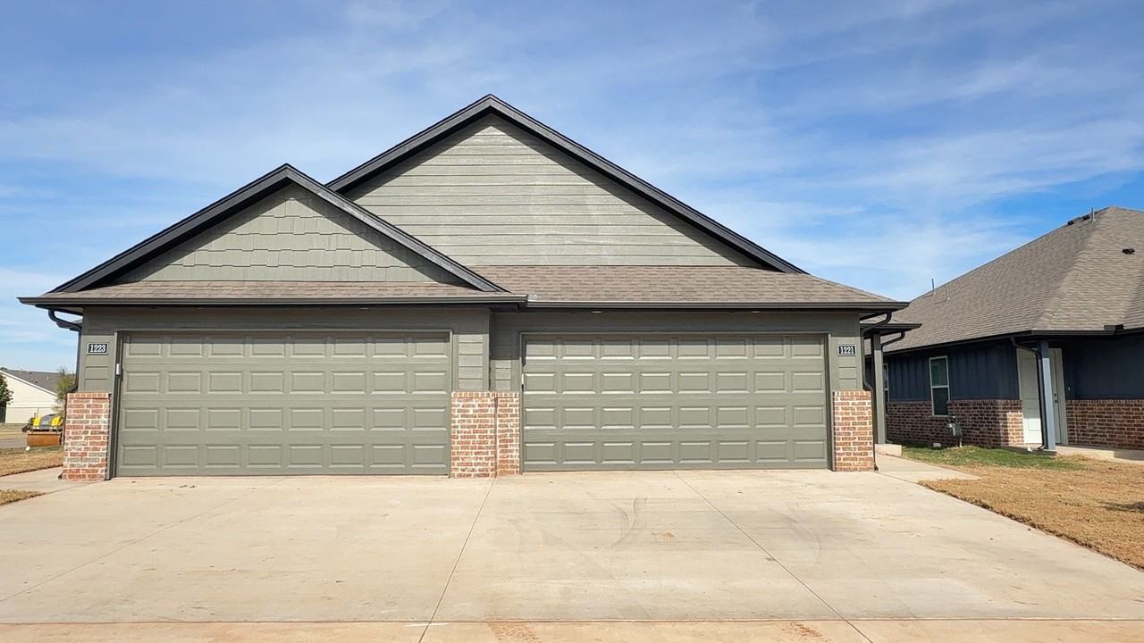 1221 Nw 113th St - Photo 3 of 21