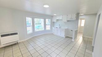 LB2472 - Photo 1 of 1