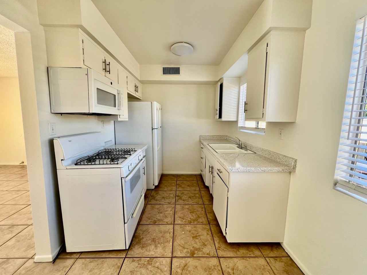 74124 Candlewood St #D - Photo 5 of 19