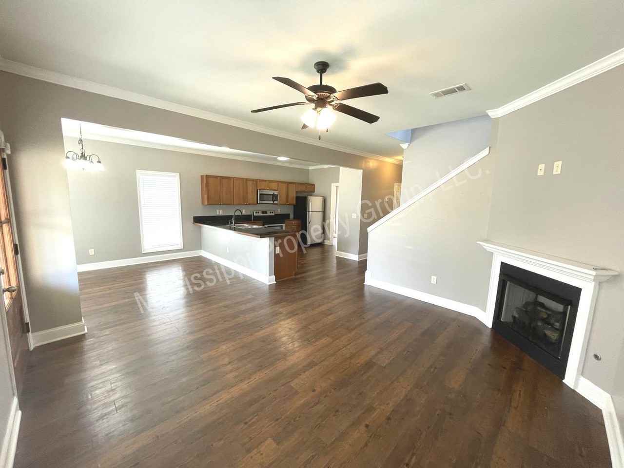 302 Shumard Cv - Photo 2 of 27