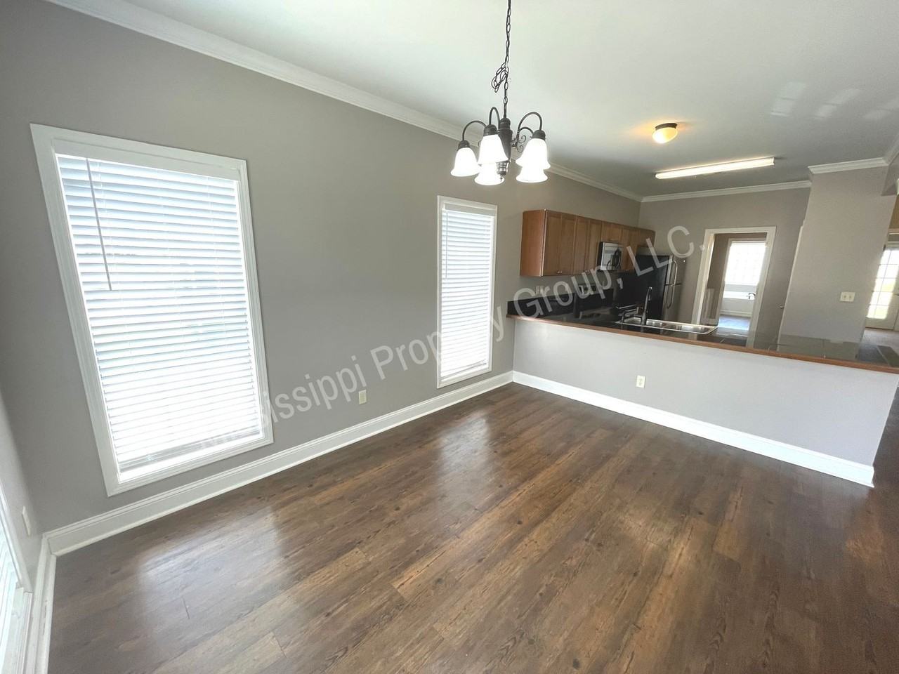 302 Shumard Cv - Photo 4 of 27