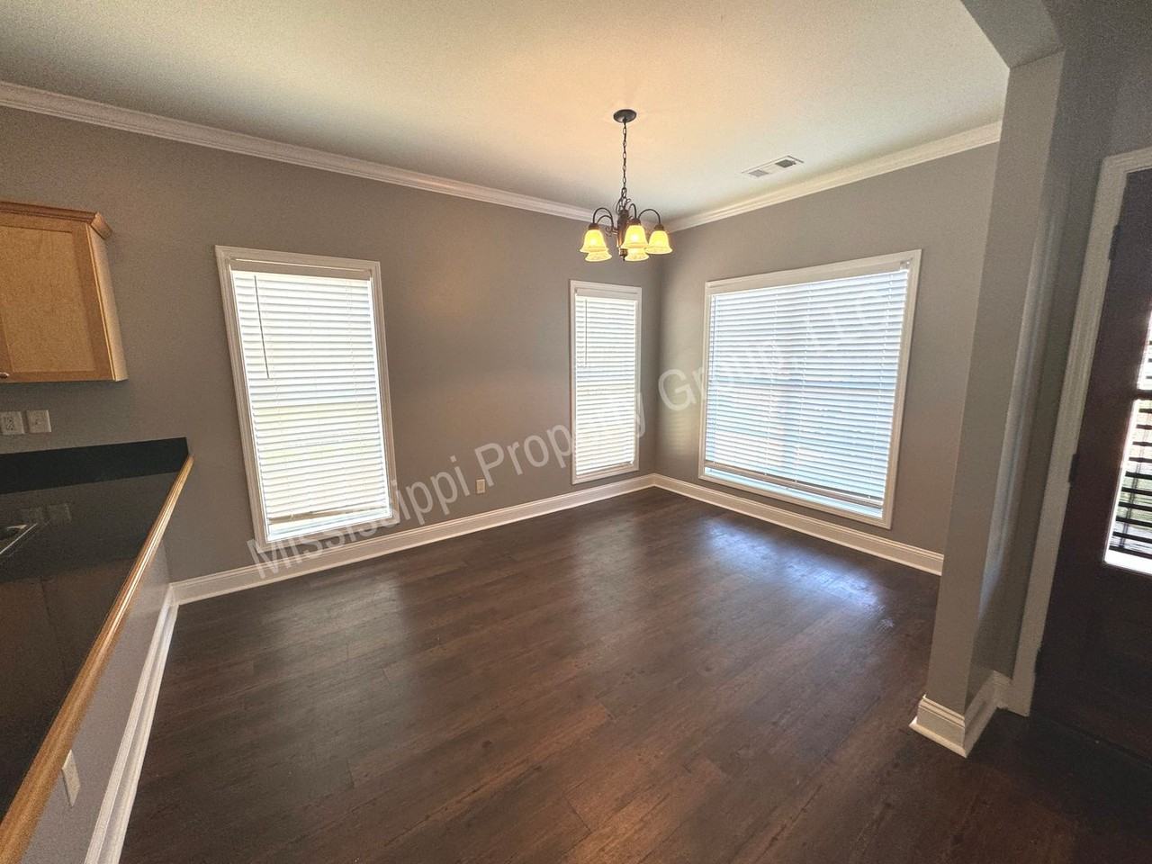 305 Shumard Cv - Photo 3 of 27