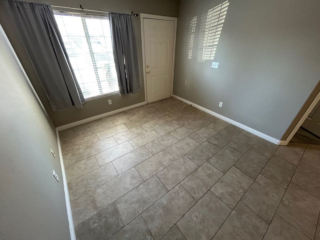2105 Sleepy Ct - Photo 3 of 30