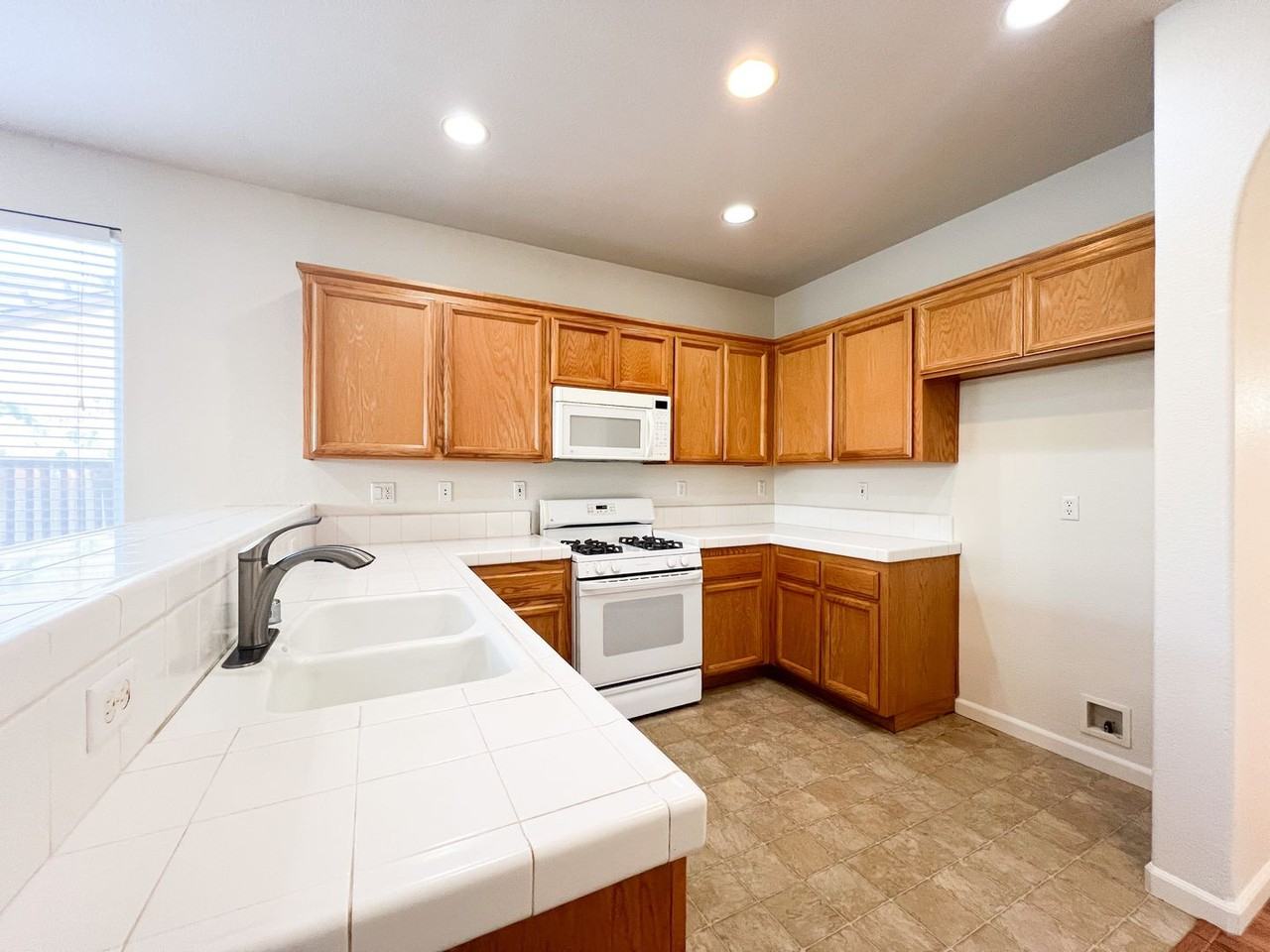 9704 Marianna Way - Photo 7 of 41