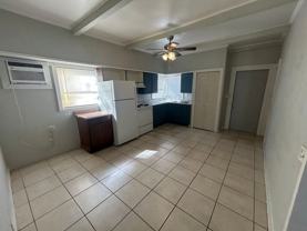 2/1 in Bradenton, so spacious and pet friendly! - Photo 1 of 1