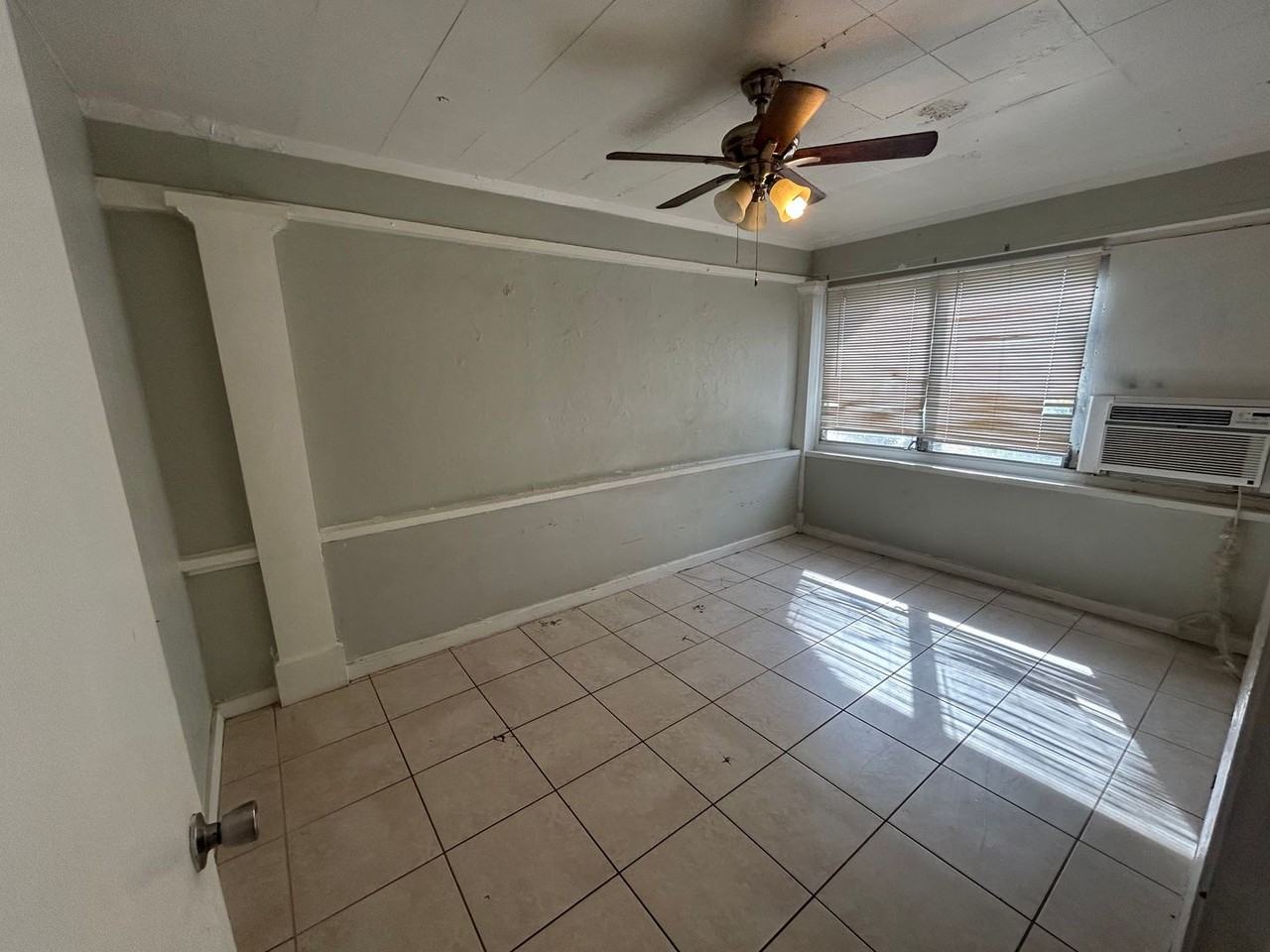 2/1 in Bradenton, so spacious and pet friendly! - Photo 2 of 33