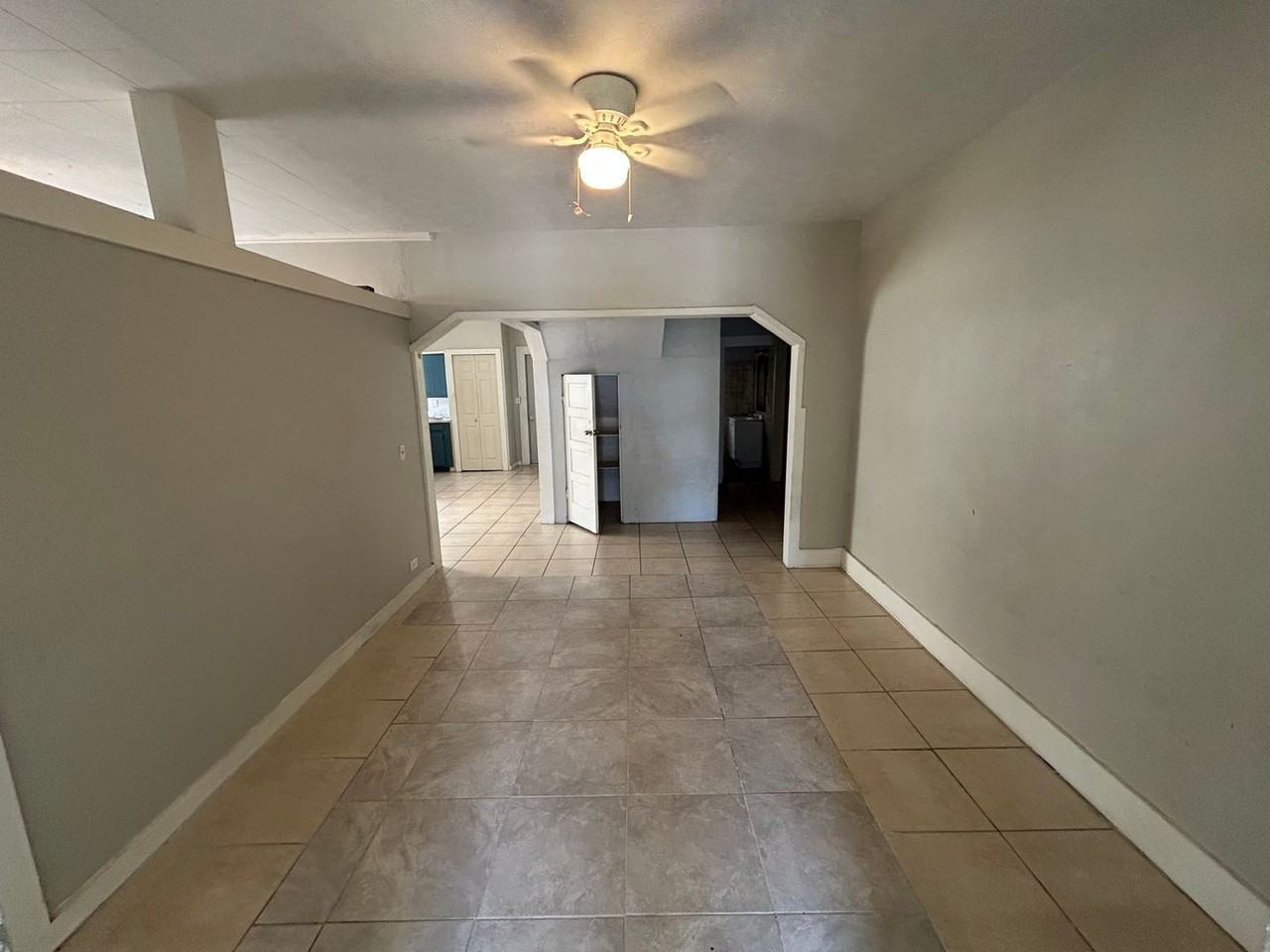 2/1 in Bradenton, so spacious and pet friendly! - Photo 6 of 33