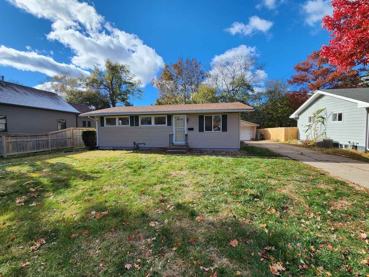 2400 31st St - Photo 3 of 16