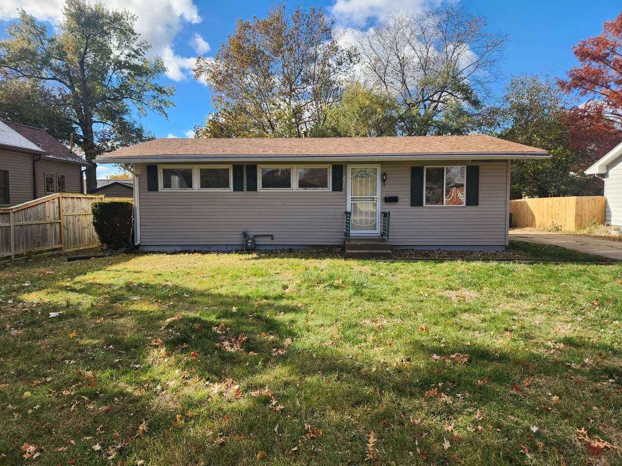 2400 31st St - Photo 4 of 16