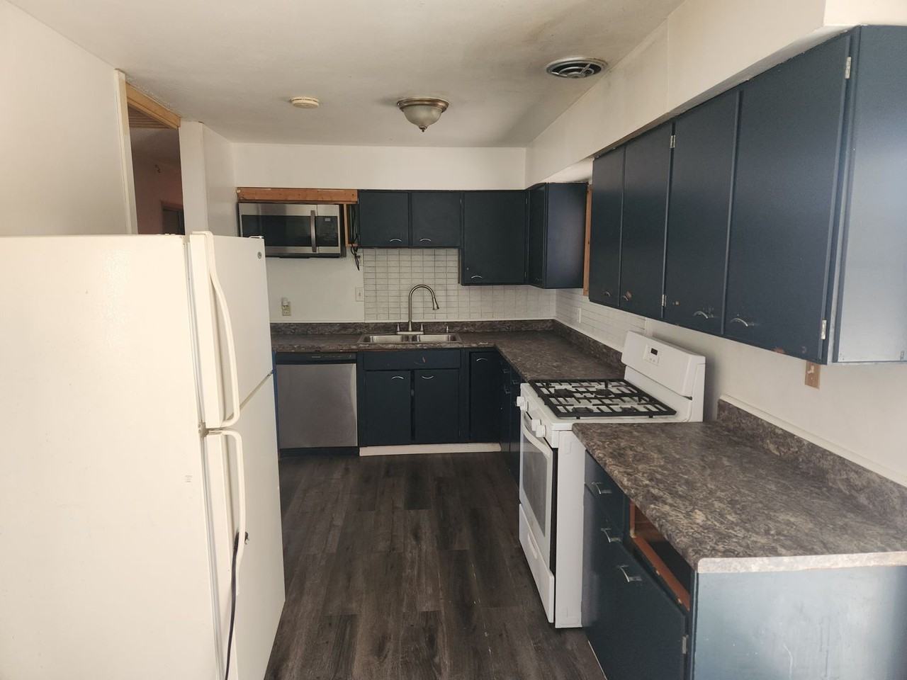 2400 31st St - Photo 5 of 16