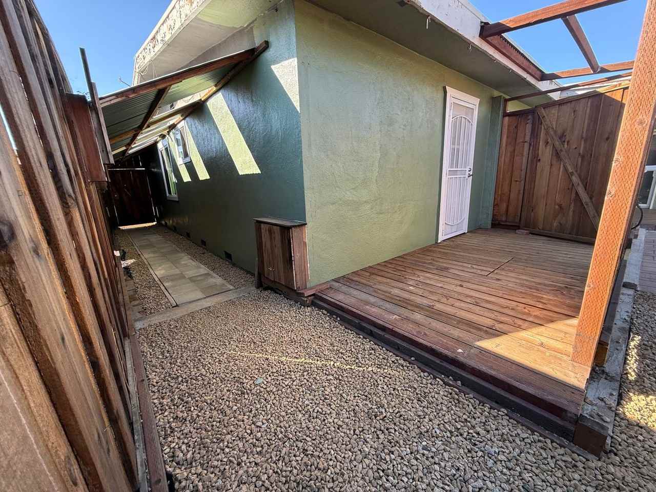 420 South Capitol Avenue - Photo 4 of 24